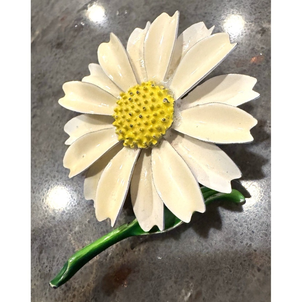 Vintage White & Yellow Daisy Layered Enamel Retro Mod 60's Flower Brooch